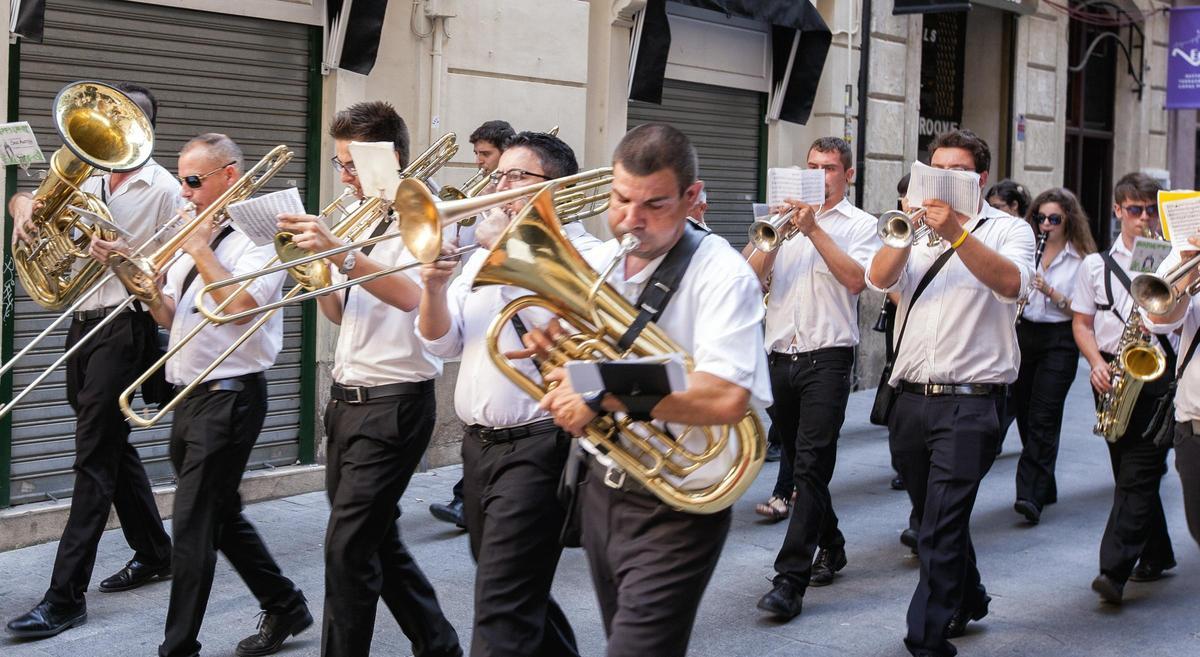 La Entrada de Bandas y Comisiones tiene lugar el día 14 de juniode foto.