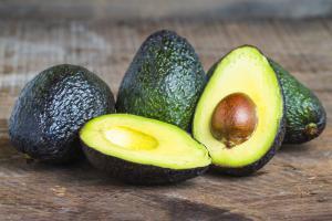 Comer un aguacate a la semana podría reducir el riesgo de tener una enfermedad cardiovascular