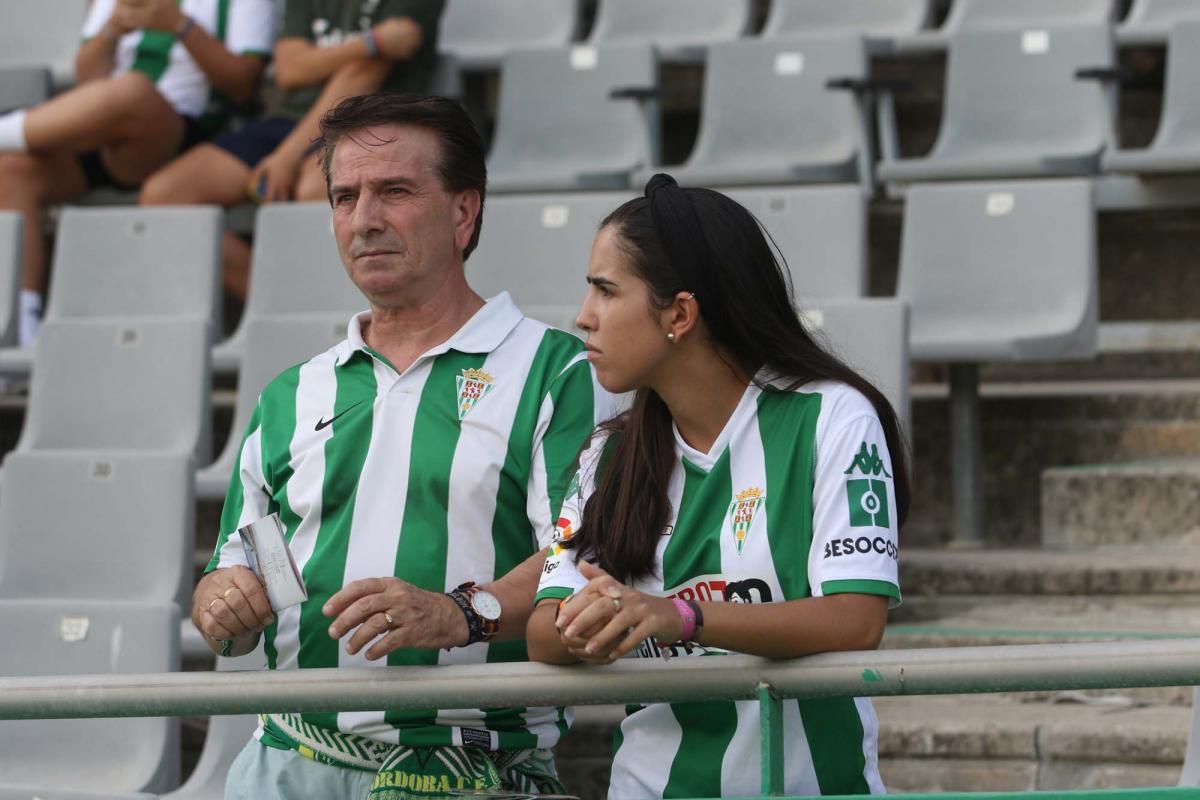 Los aficionados del Córdoba CF en el Arcángel