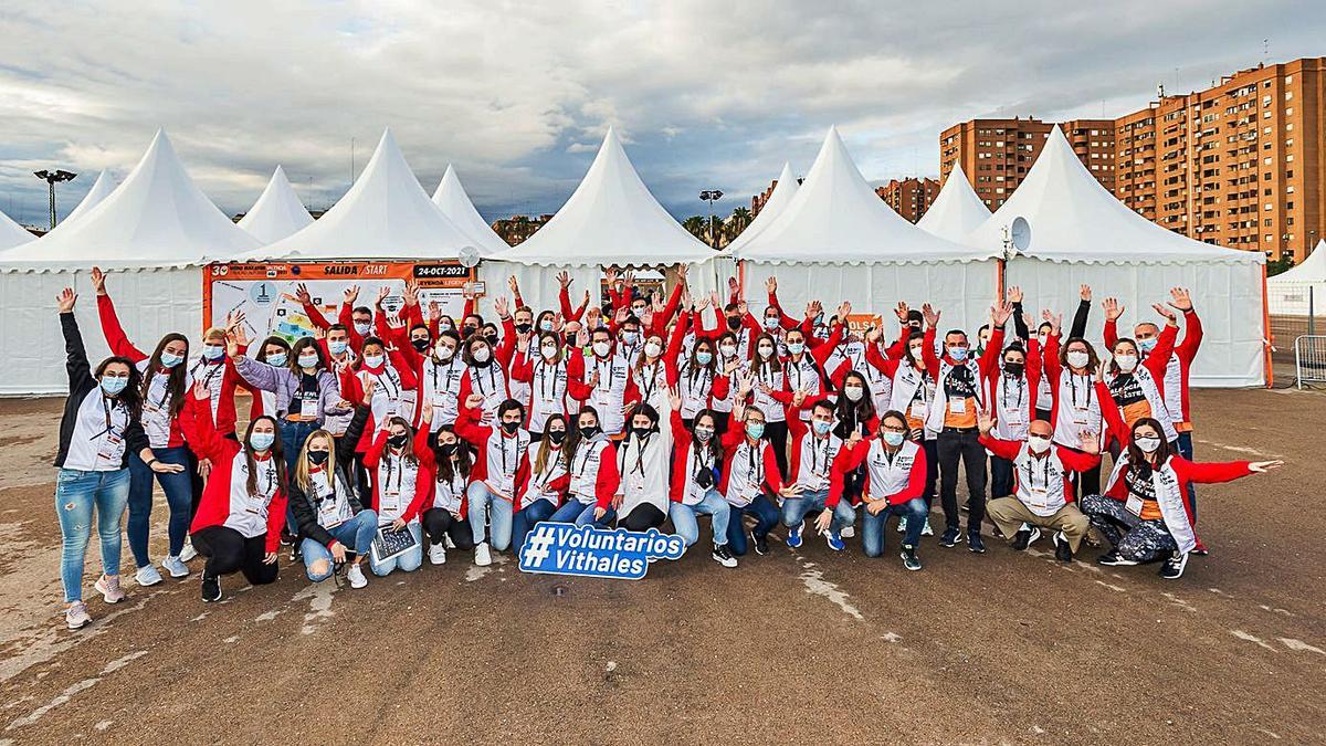 Parte de los 800 voluntarios en la Feria del Corredor del Medio Maratón Valencia. | MMVTA