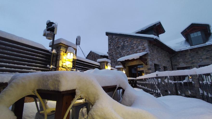 Nevadas en el Pirineo y viento del noroeste fuerte en varios puntos de Aragón