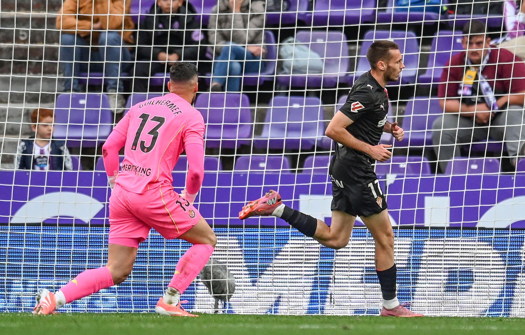 Fútbol. Partido correspondiente a la jornada 10 de Segunda División temporada 2025-2026 entre el Real Valladolid y el Sport. Gijón. Estadio Municipal José Zorrilla Partido de la Liga Hypermotion entre el Real Valladolid CF y el Real Sporting celebrado en el estadio José Zorrilla, Valladolid. 19/10/2025 - Ricardo Ordóñez
