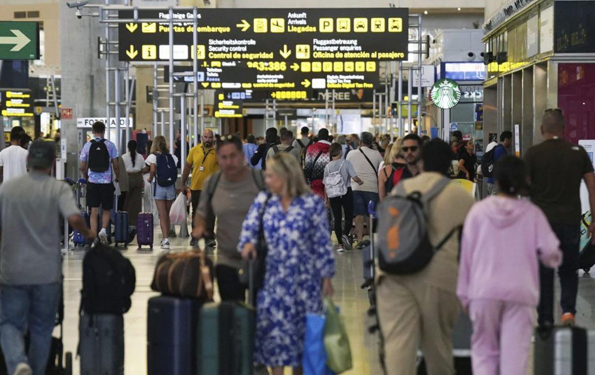 Pasajeros en el aeropuerto de Málaga.