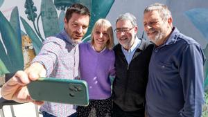 Selfie donde aparecen los artistas Cumella y Fontcuberta en acabar la presentación del proyecto Granollers: Gran ull és