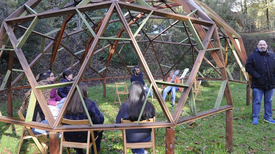 Una cúpula para leer al aire libre en el Pintor Colmeiro | BERNABÉ/JAVIER LALÍN