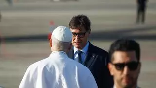 Illa despide al papa en el aeropuerto del Prat