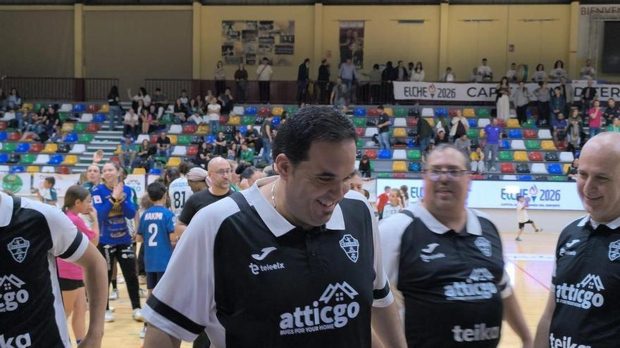 Joaquín Rocamora y el Atticgo Elche se despiden tras una década del balonmano más “loquillo”
