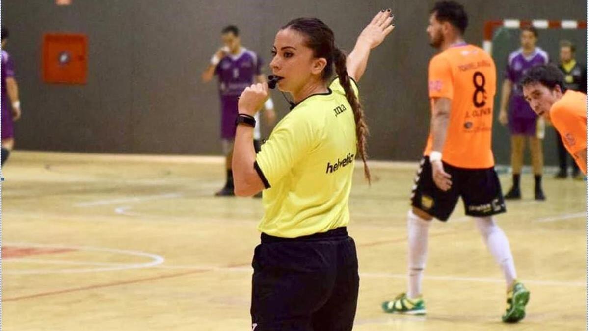 Lorena García, en acción, en un reciente encuentro de balonmano