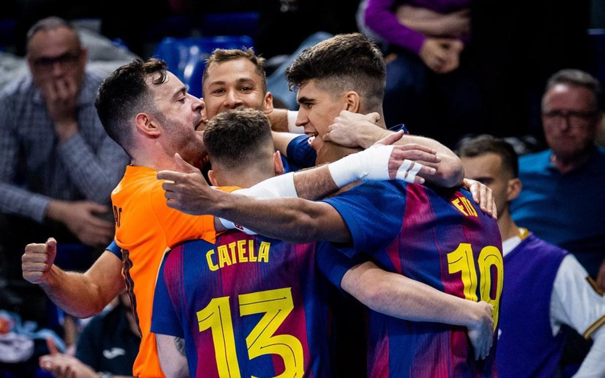 El Barça de fútbol sala celebra un gol