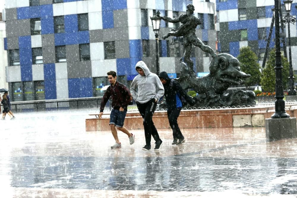 Mal tiempo en Oviedo a finales de junio