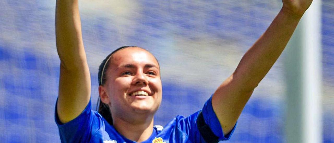 Laurina celebra uno de los dos goles que marcó el domingo en el Carlos Tartiere. | Real Oviedo Femenino
