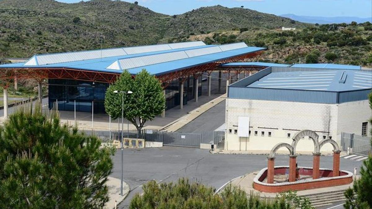 Pabellones del recinto ferial, que servirá como zona de acampada para el festival de homenaje a Robe.