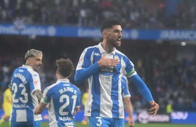 El Deportivo doblega al Almería en Riazor (3-1)