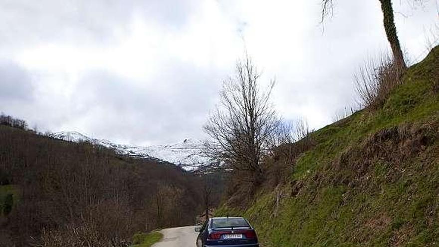 La carretera que va desde San Pedro Villoria a Les Quintanes y El Meruxal.