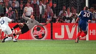 Historia de la Eurocopa: 2000, Francia logra el doblete con un gol de oro