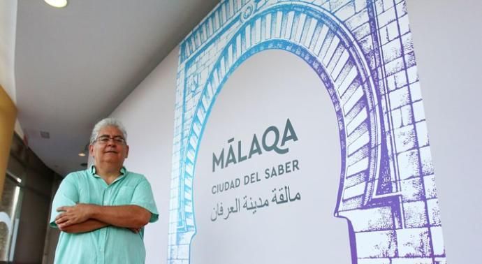 El historiador Virgilio Martínez Enamorado, coautor del libro ‘Málaga, ciudad de Al-Ándalus’, en 2017 en una exposición sobre los intelectuales de la Málaga musulmana, en el MUPAM