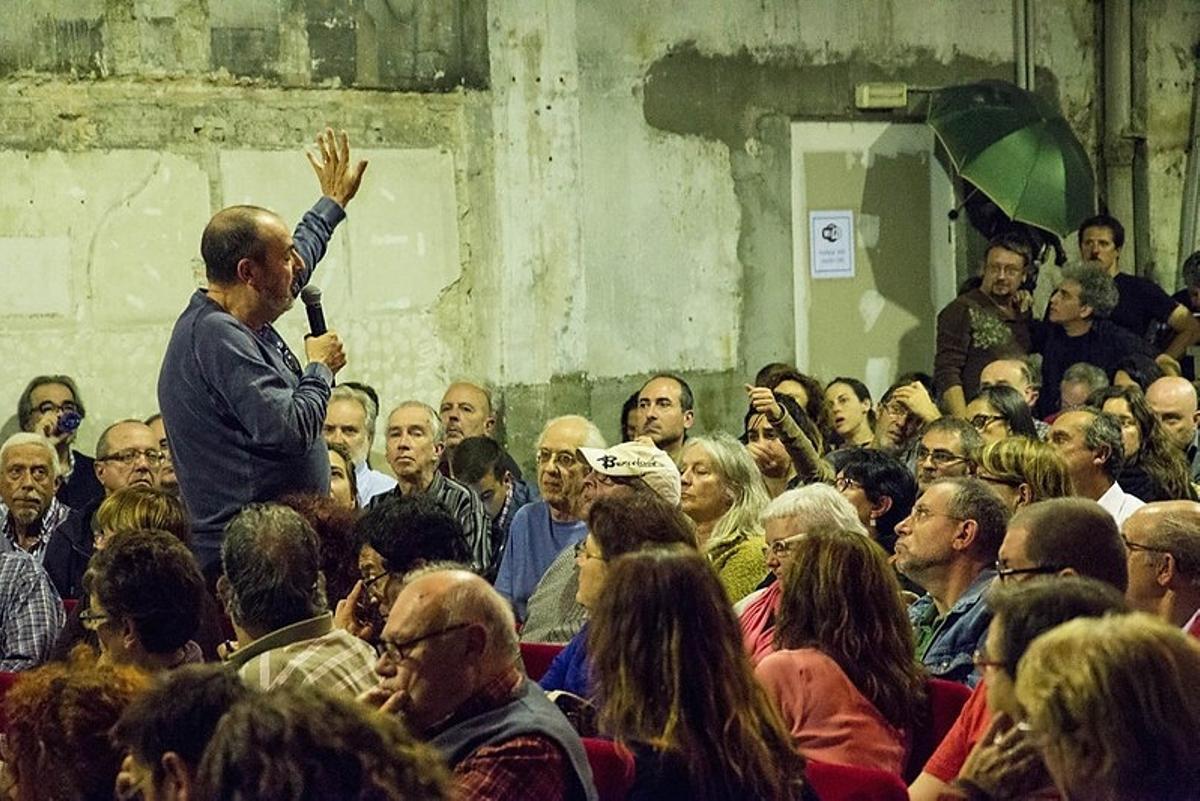 Jordi Soler, micrófono en mano, durante una asamblea