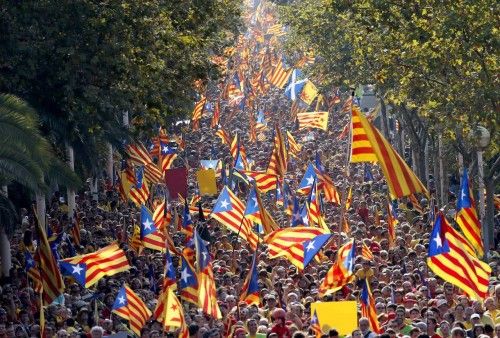 Miles de catalanes participan en la Diada más reivindicativa.