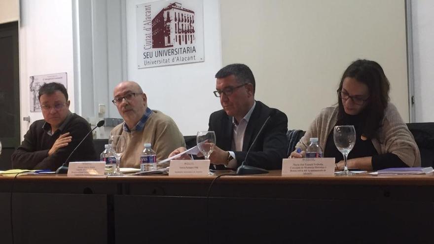 Un instante del acto celebrado esta tarde en la Sede de la UA.