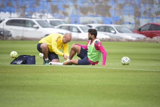 Entrenamiento de la UD Las Palmas en Barranco ...