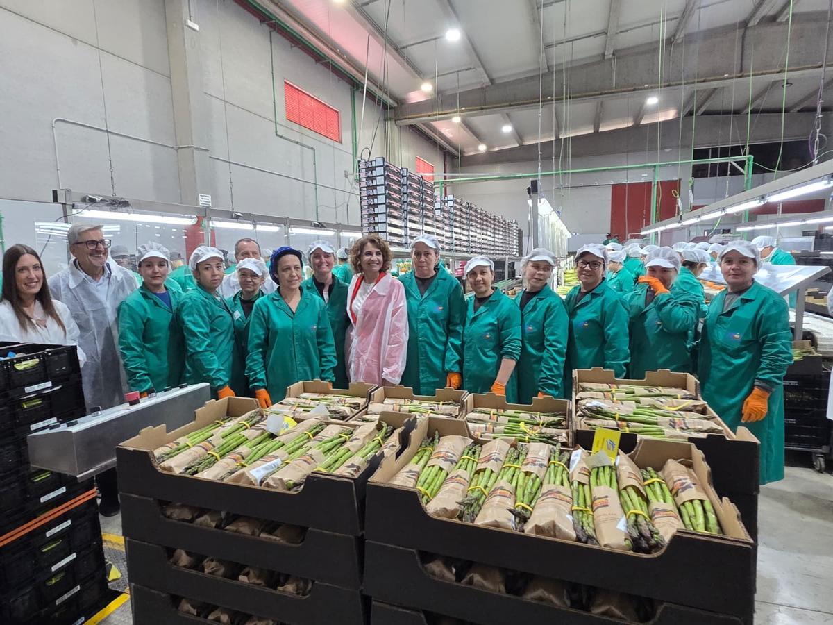 Foto con las trabajadoras de la cooperativa