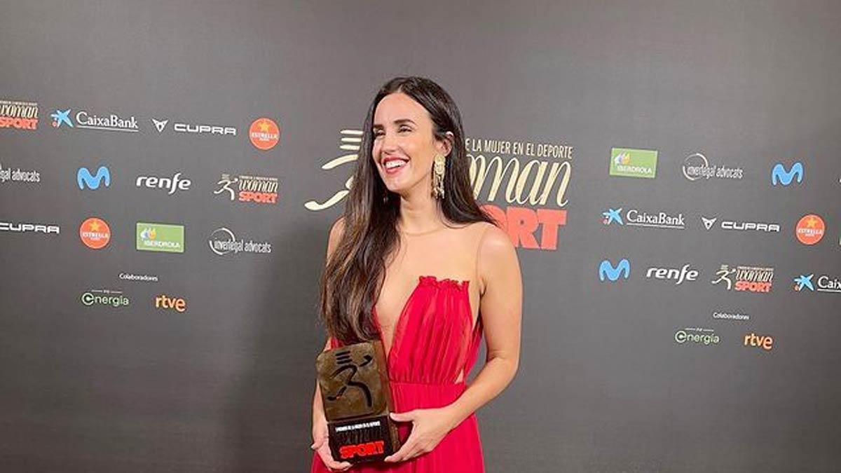 La 'influencer' Patry Jordán con vestido rojo de Lorena Panea en los Premios Woman Sport 2021