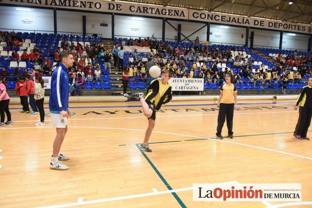 Encuentro de escolares con los jugadores del Plást