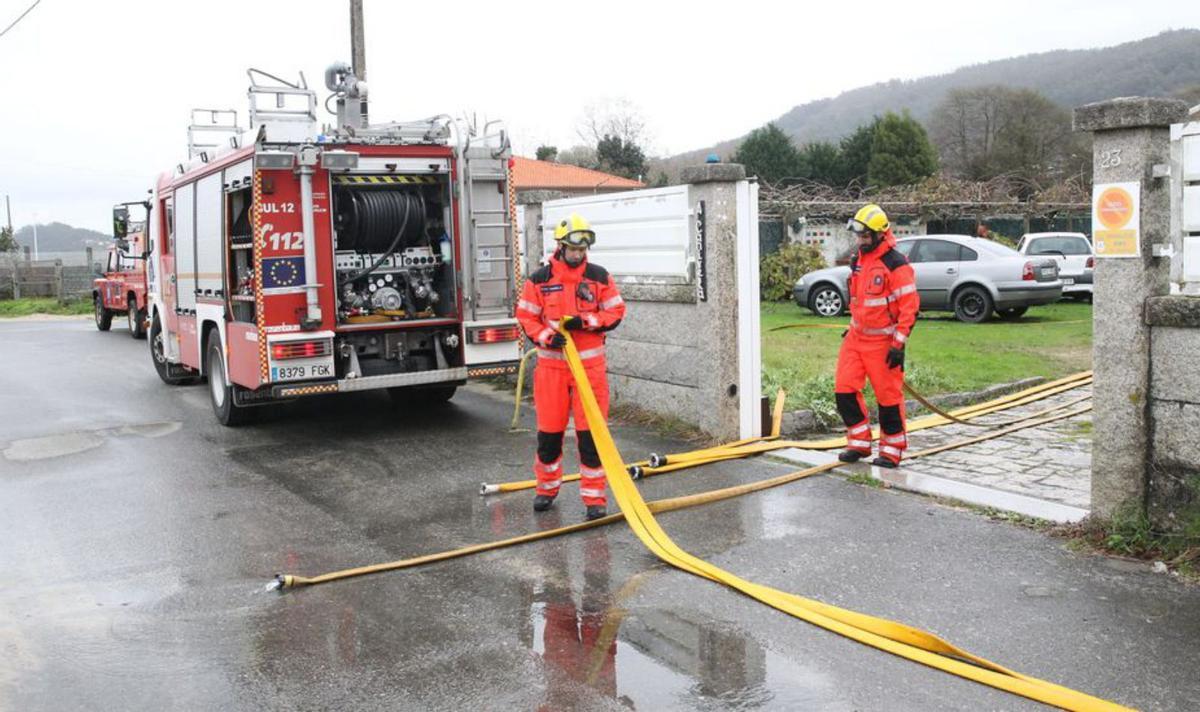 Los Bomberos intervinieron en un bajo inundado.   | // SANTOS ÁLVAREZ