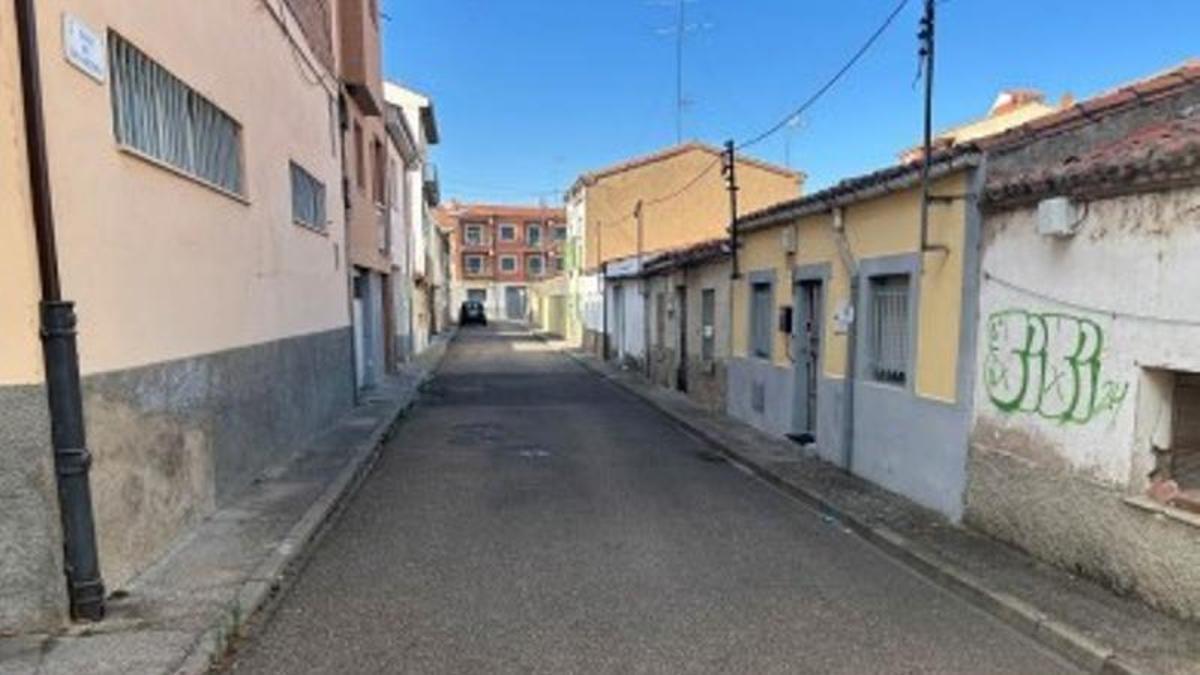 Aceras de la calle San Gregorio, unas de las que se ampliarán.