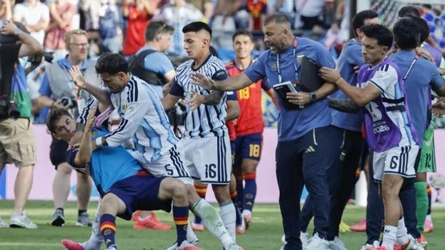 Sanción monumental de la FIFA a Argentina tras la final del Mundial: Diez partidos a Paredes, siete a Molina y 3 a Ayala