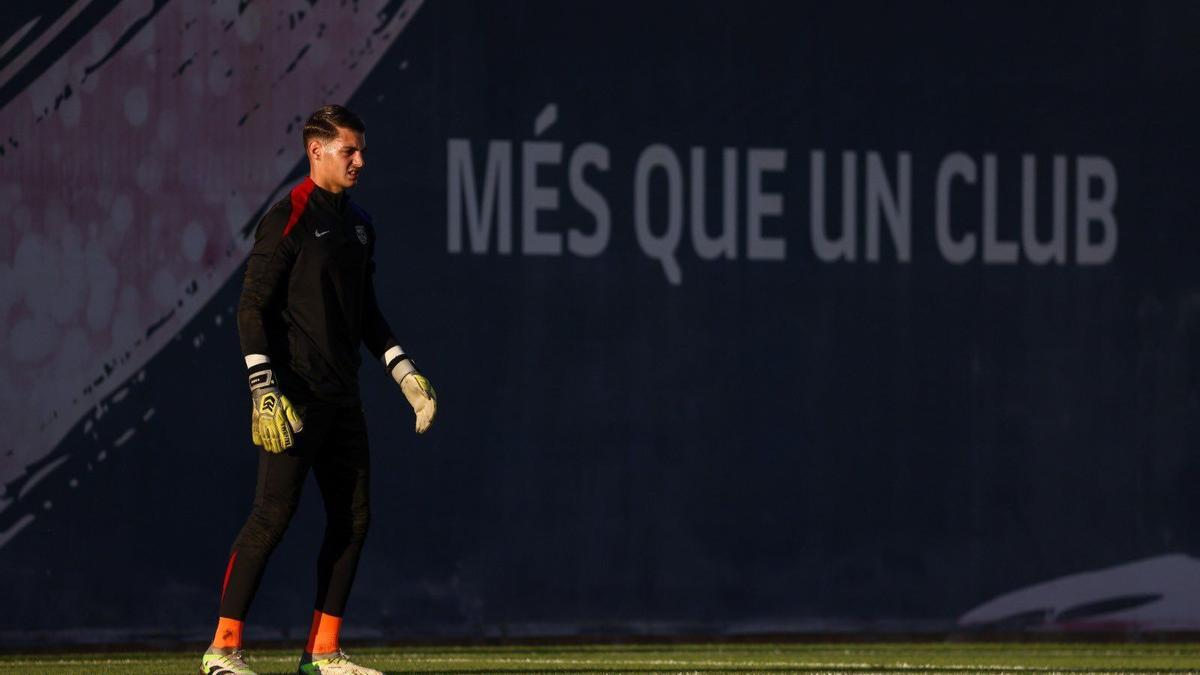 ¡Qué locura! El portero del juvenil del Barça lanza el penalti decisivo a lo 'Panenka' y...