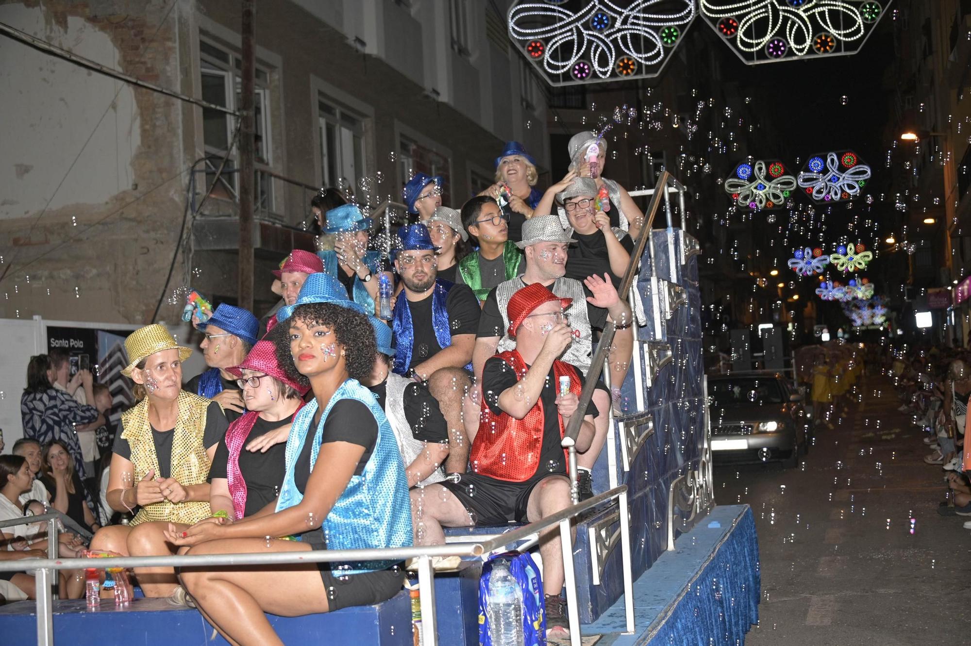 Derroche de musica y color en Santa Pola