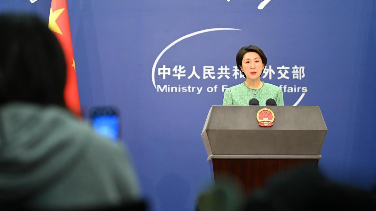 La portavoz del Ministerio de Exteriores chino, Mao Ning, en una rueda de prensa.