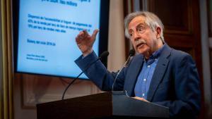 Josep Oliver, catedrático emérito de Economía Aplicada de la UAB, durante la presentación del estudio de la Asociación de Propietarios de Viviendas en Alquiler (ASVAL)