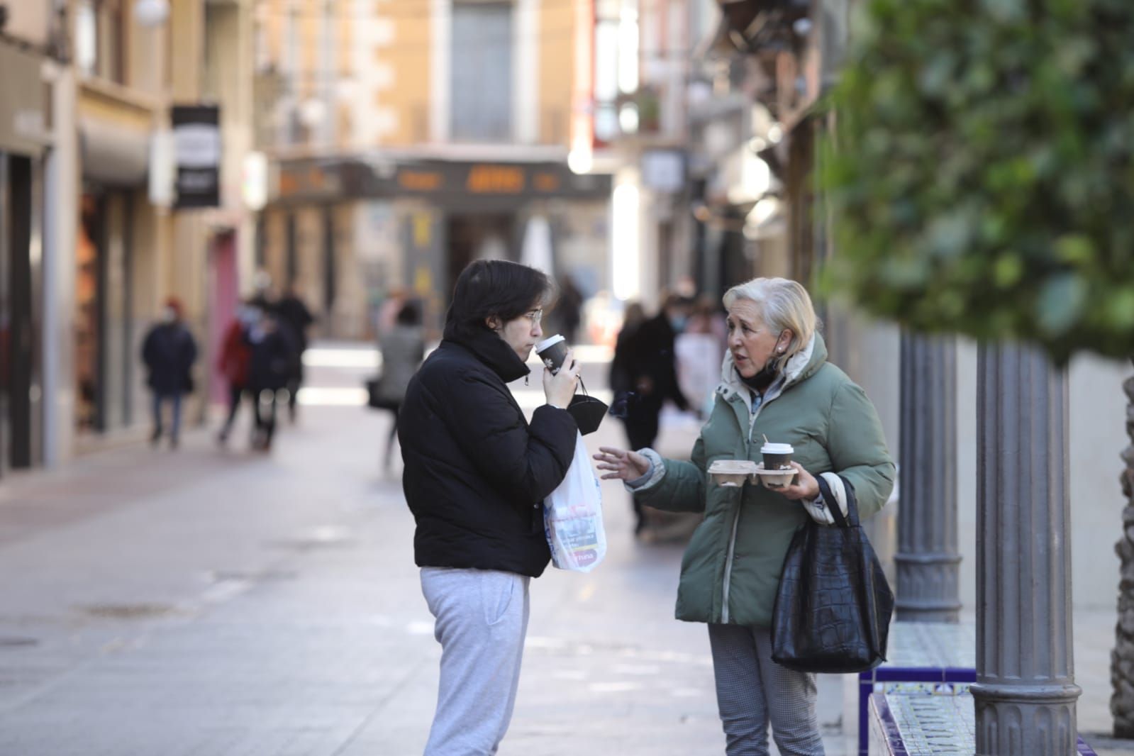 Bares de Elche ponen desayunos y comidas para llevar por las nuevas restricciones