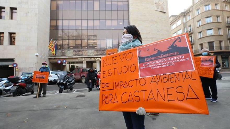 Los ecologistas presentan 300 firmas contra Castanesa