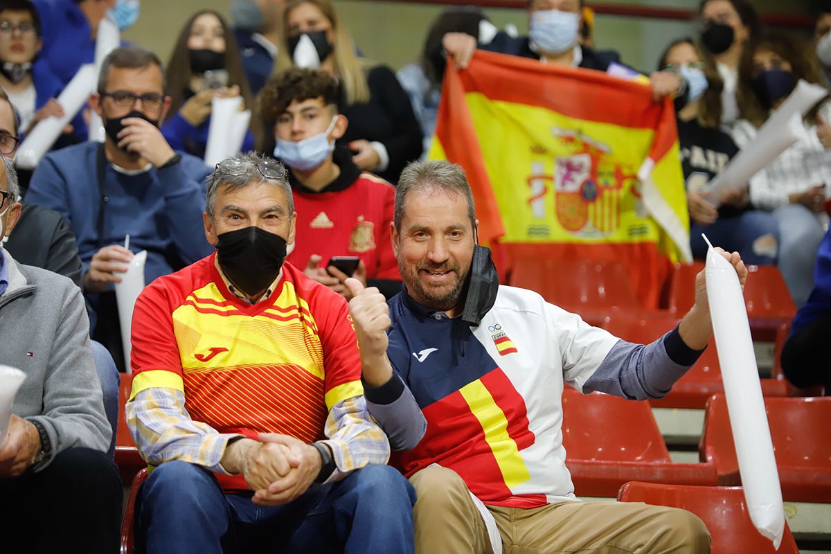 El homenaje a Felipe Reyes y el ambiente en Vista Alegre en el España - Ucrania