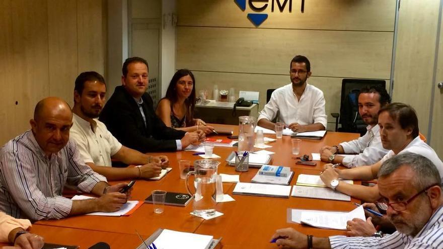 El renovado consejo de administración de la EMT se reunió ayer por primera vez.