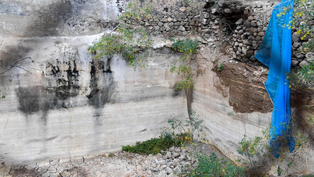 Muro desprendido en La Higuera Canaria.