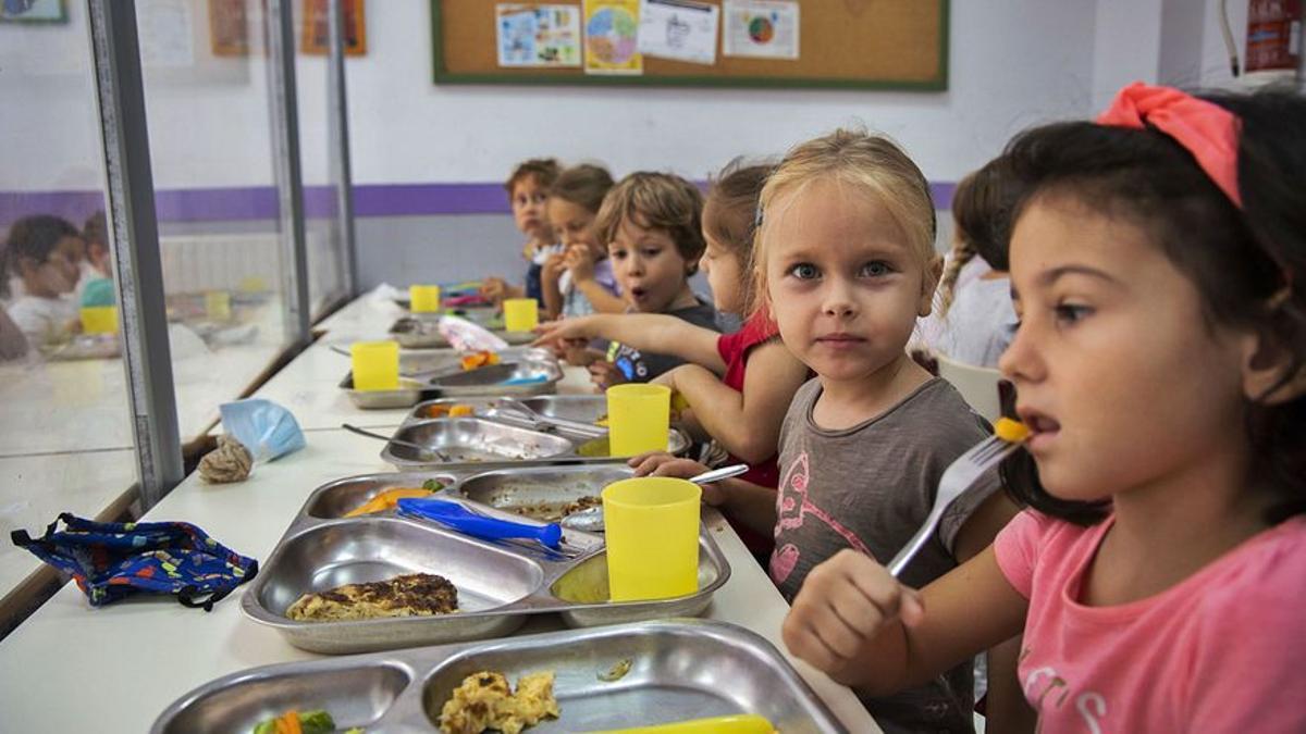 Apuja per tercer curs seguit el preu del menjador escolar