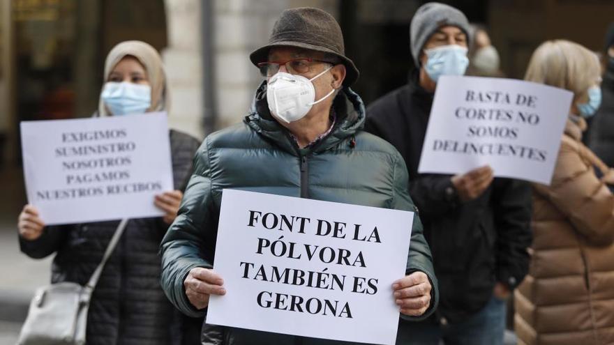 Protesta dels veïns del barri de Font de la Pólvora de Girona pels talls de llum