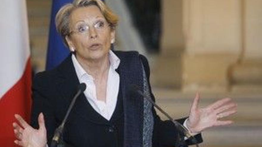 Polémica en Francia por el viaje de la ministra de Exteriores en el avión de un empresario afín a Ben Alí