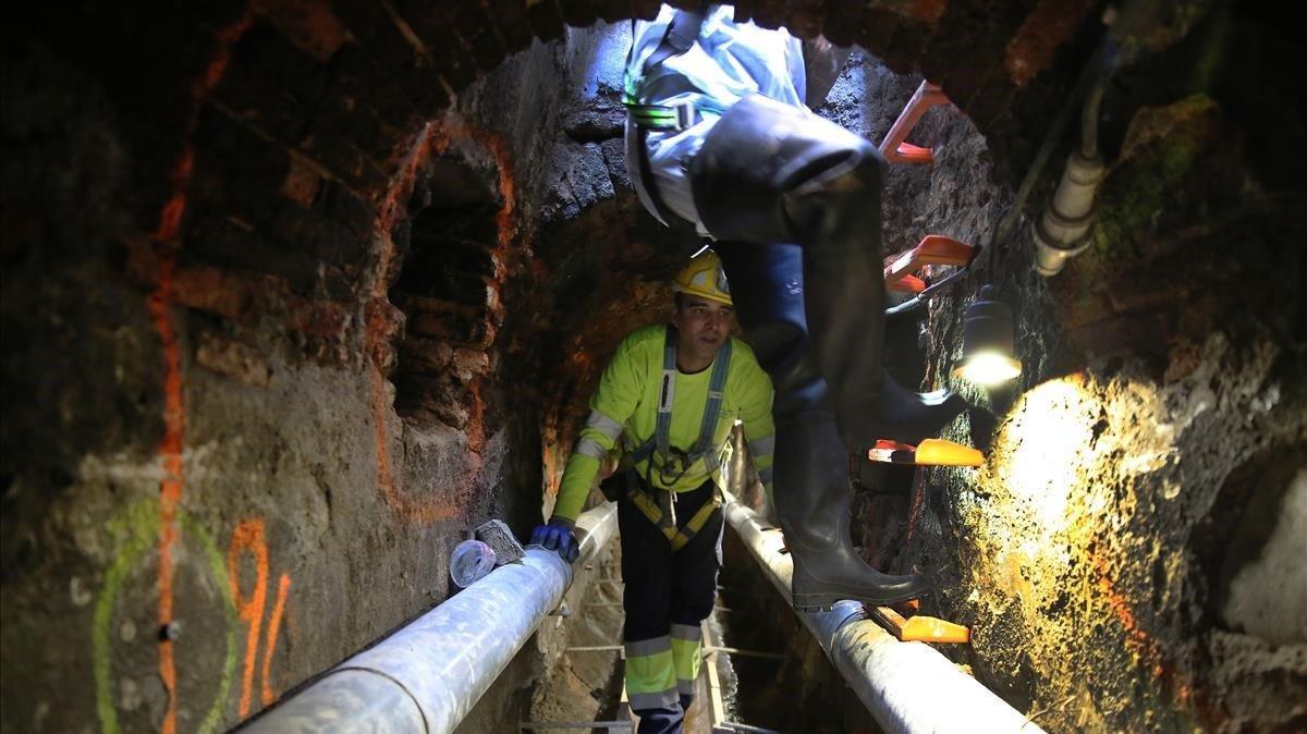 Barcelona ejecuta obras de mejora del alcantarillado, por el cambio climático.