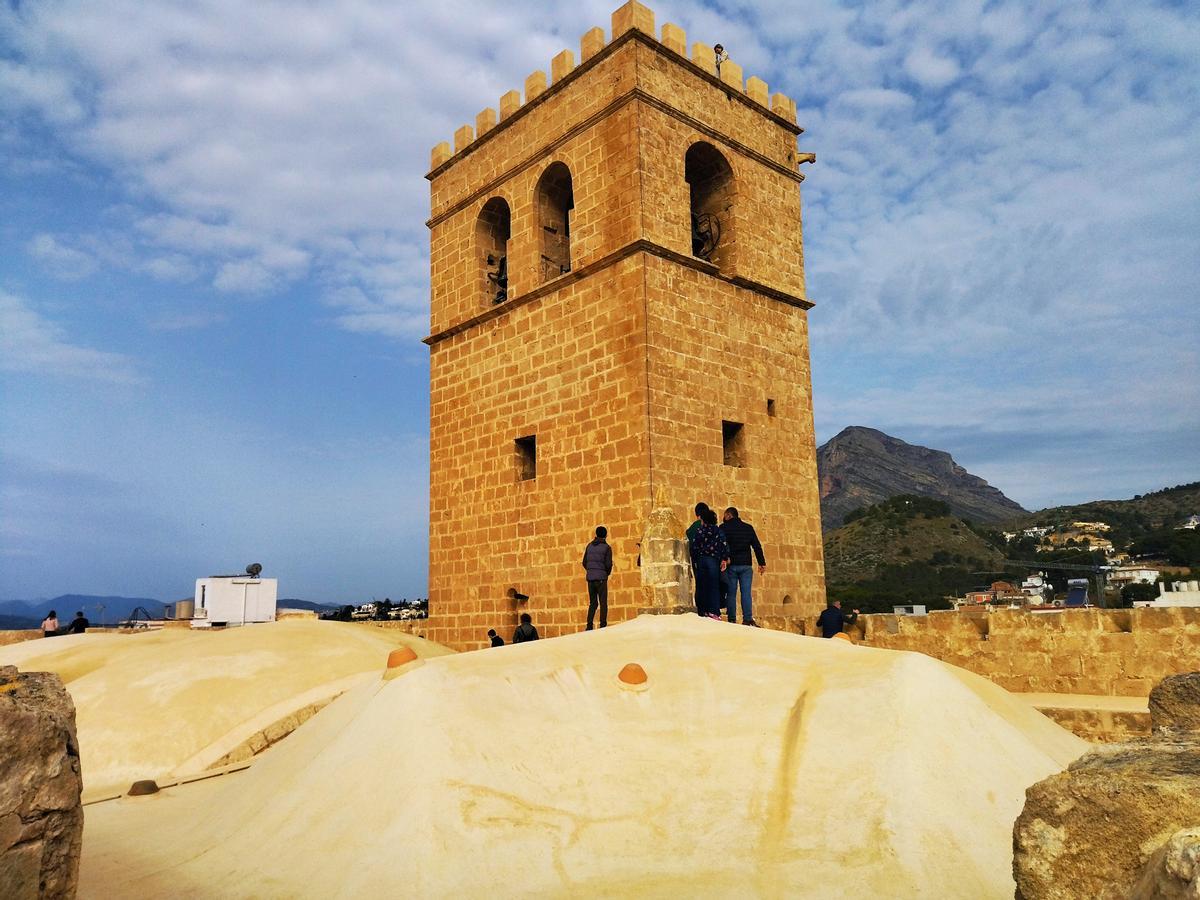 El campanario de la iglesia gótica de Xàbia