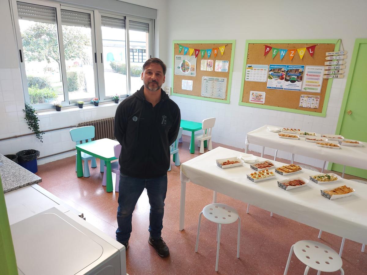 Simón García en el comedor.