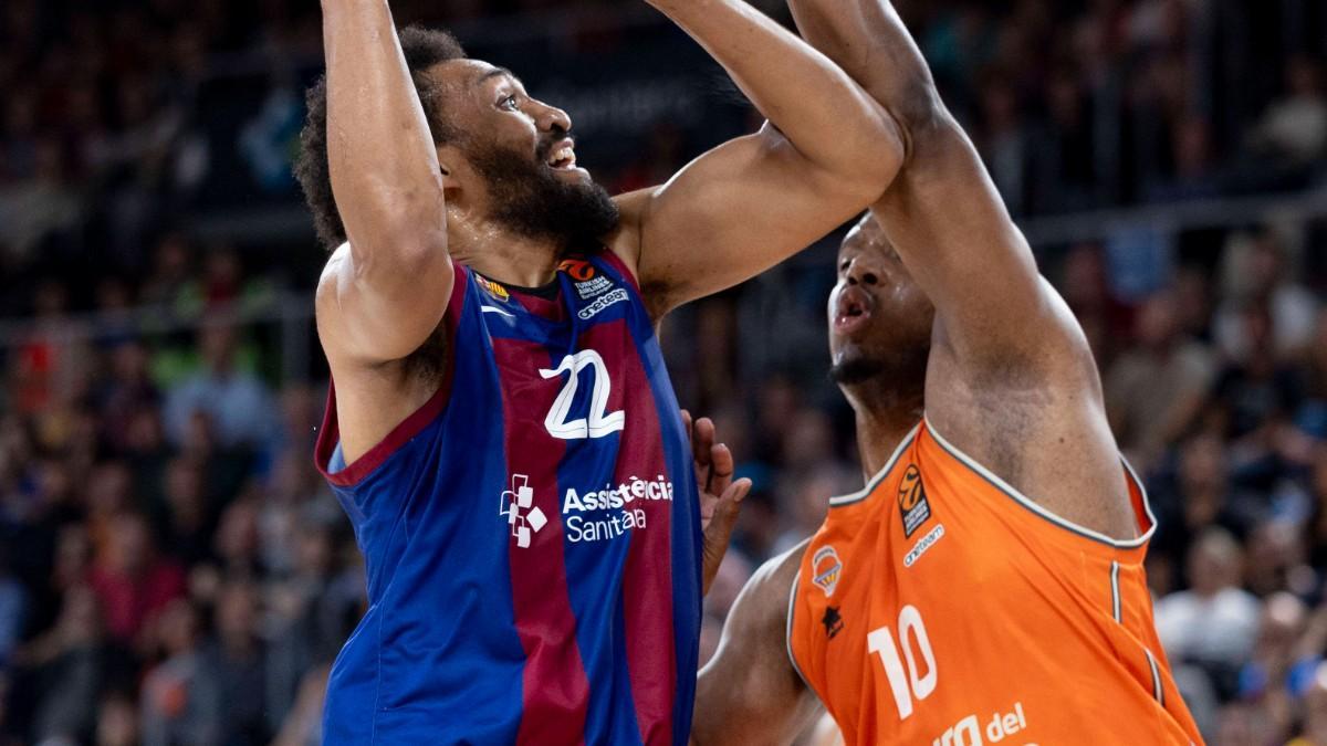 Jabari Parker, ante Damien Inglis, en un Barça-Valencia del curso pasado