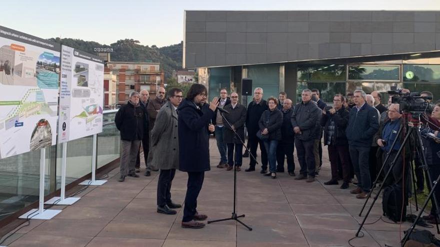 Ricard Font, president de FGC, i Xavier Fonollosa, alcalde de Martorell, en la visita a les obres que du a terme l&#039;empresa ferroviària