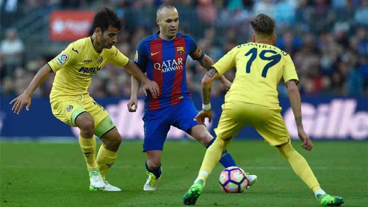 Iniesta fue titular ante el Villarreal