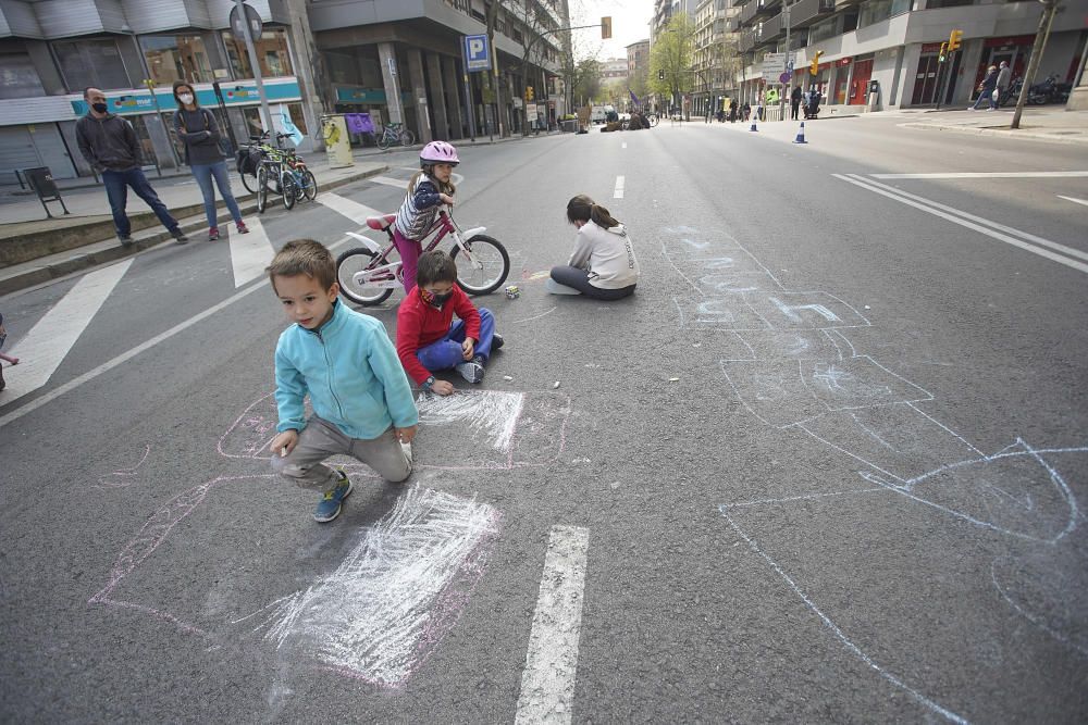 Desenes de persones tallen Jaume I