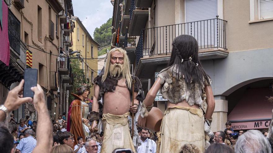 Els Geganters de Moià impulsen una campanya per renovar la vestimenta del Toll i la Teixonera